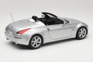 Nissan 350Z Z33 Roadster Diamond Srebrna AUTOart 1:18 77371 Kovina – slika 3 od 8