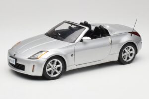 Nissan 350Z Z33 Roadster Diamond Srebrna AUTOart 1:18 77371 Kovina