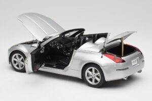 Nissan 350Z Z33 Roadster Diamond Srebrna AUTOart 1:18 77371 Kovina – slika 5 od 8
