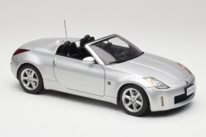 Nissan 350Z Z33 Roadster Diamond Srebrna AUTOart 1:18 77371 Kovina – slika 6 od 8