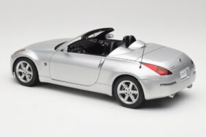 Nissan 350Z Z33 Roadster Diamond Srebrna AUTOart 1:18 77371 Kovina – slika 7 od 8