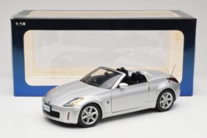 Nissan 350Z Z33 Roadster Diamond Srebrna AUTOart 1:18 77371 Kovina – slika 8 od 8