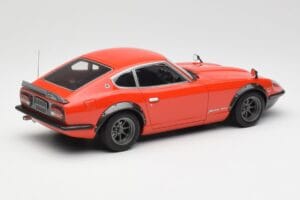 Nissan Fairlady 240ZG Rdeč Otto 1:18 OT457 Smola – slika 2 od 6