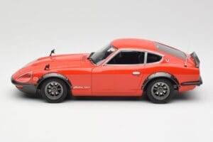 Nissan Fairlady 240ZG Rdeč Otto 1:18 OT457 Smola – slika 3 od 6