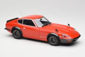 Nissan Fairlady 240ZG Rdeč Otto 1:18 OT457 Smola – slika 4 od 6