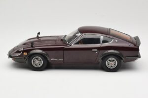 Nissan Fairlady 240Z-G S30 Bordo Kyosho 1:18 08212M Kovina – slika 4 od 8
