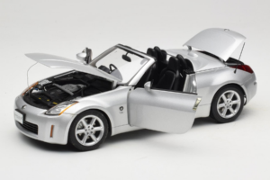 Nissan Fairlady Z Z33 Roadster Diamond Silver AUTOart 1:18 77376 Kovina – slika 2 od 8