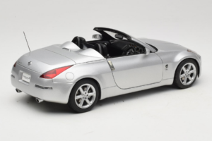 Nissan Fairlady Z Z33 Roadster Diamond Silver AUTOart 1:18 77376 Kovina – slika 3 od 8