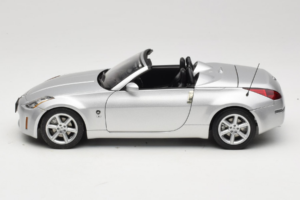 Nissan Fairlady Z Z33 Roadster Diamond Silver AUTOart 1:18 77376 Kovina – slika 4 od 8
