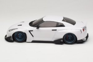 Nissan GT-R R35 Boost Wars 2 Bela Jp Kraemo 1:18 KRAEMO001 Kovina – slika 4 od 7