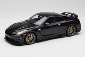 Nissan GT-R R35 Takumi Edition Midnight Purple GT Spirit 1:18 GT932 Smola