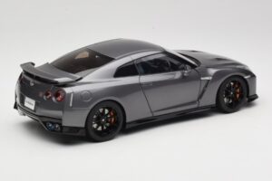 Nissan GT-R R35 Track Edition NISMO Gun Metallic MotorHelix 1:18 M83507 Kovina – slika 3 od 8
