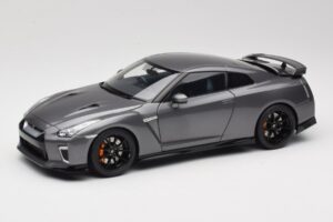 Nissan GT-R R35 Track Edition NISMO Gun Metallic MotorHelix 1:18 M83507 Kovina