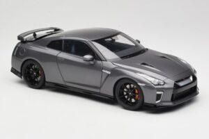 Nissan GT-R R35 Track Edition NISMO Gun Metallic MotorHelix 1:18 M83507 Kovina – slika 6 od 8
