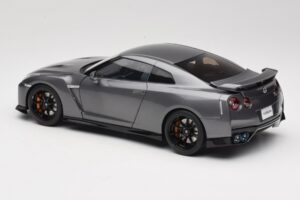 Nissan GT-R R35 Track Edition NISMO Gun Metallic MotorHelix 1:18 M83507 Kovina – slika 7 od 8