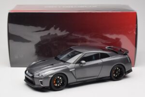 Nissan GT-R R35 Track Edition NISMO Gun Metallic MotorHelix 1:18 M83507 Kovina – slika 8 od 8