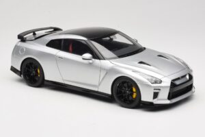 Nissan GT-R R35 Track Edition NISMO T-Spec Ultimate Metal Silver MotorHelix 1:18 M83517 Kovina – slika 6 od 8
