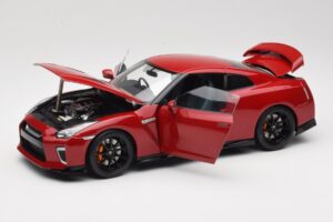 Nissan GT-R R35 Track Edition NISMO Vibrant Red MotorHelix 1:18 M83511 Kovina – slika 2 od 8