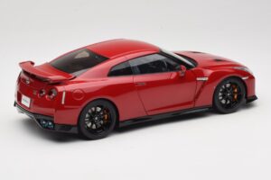 Nissan GT-R R35 Track Edition NISMO Vibrant Red MotorHelix 1:18 M83511 Kovina – slika 3 od 8