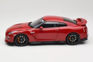 Nissan GT-R R35 Track Edition NISMO Vibrant Red MotorHelix 1:18 M83511 Kovina – slika 4 od 8