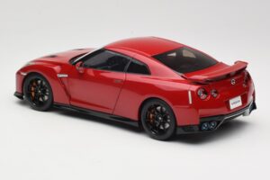 Nissan GT-R R35 Track Edition NISMO Vibrant Red MotorHelix 1:18 M83511 Kovina – slika 7 od 8
