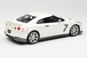 Nissan GT-R R35 Bel Bburago 1:18 18-12079 Kovina – slika 3 od 8