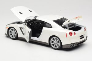 Nissan GT-R R35 Bel Bburago 1:18 18-12079 Kovina – slika 5 od 8
