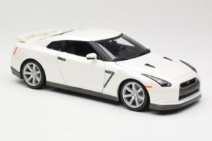 Nissan GT-R R35 Bel Bburago 1:18 18-12079 Kovina – slika 6 od 8