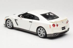Nissan GT-R R35 Bel Bburago 1:18 18-12079 Kovina – slika 7 od 8