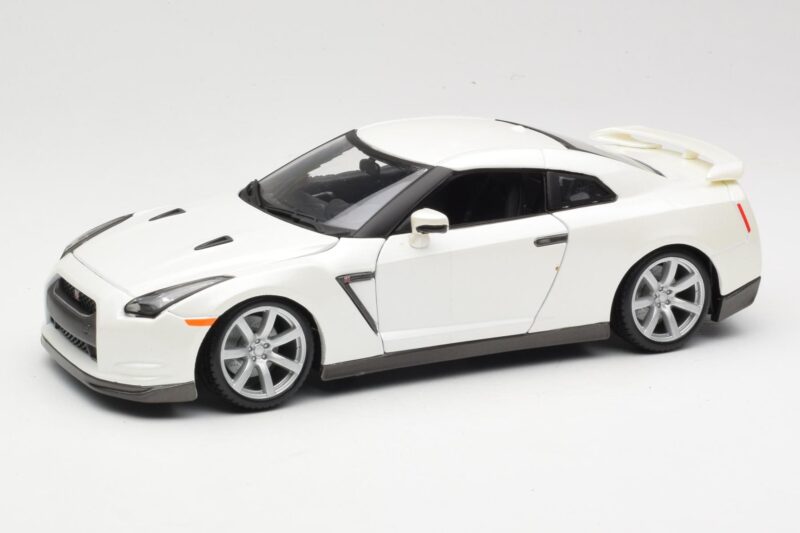 Nissan GT-R R35 Bel Bburago 1:18 18-12079 Kovina