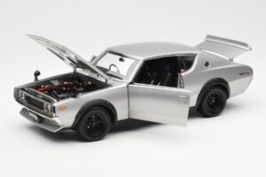 Nissan Skyline 2000 GT-R KPGC110 Srebrna Kyosho 1:18 08255S Kovina – slika 2 od 8