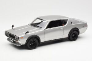 Nissan Skyline 2000 GT-R KPGC110 Srebrna Kyosho 1:18 08255S Kovina