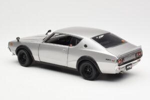 Nissan Skyline 2000 GT-R KPGC110 Srebrna Kyosho 1:18 08255S Kovina – slika 7 od 8