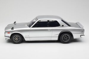 Nissan Skyline C10 2000 GT-R Srebrna Otto 1:12 G094 Smola – slika 3 od 6