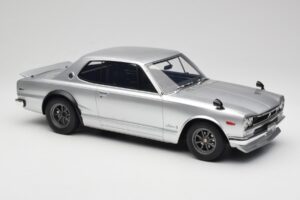 Nissan Skyline C10 2000 GT-R Srebrna Otto 1:12 G094 Smola – slika 4 od 6