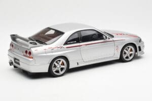 Nissan Skyline GT-R R33 R-Tune Srebrna AUTOart 1:18 77326 Kovina – slika 3 od 8