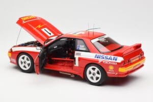 Nissan Skyline GT-R R32 #1 J. Richards / M. Skaife Bathurst 1000 Winner 1992 AUTOart 1:18 89279 Kovina – slika 5 od 8