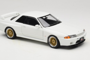 Nissan Skyline GT-R R32 V-Spec II Tuned Crystal White AUTOart 1:18 77416 Kovina – slika 6 od 8