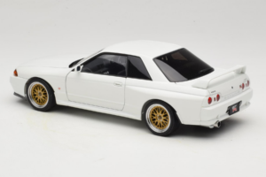 Nissan Skyline GT-R R32 V-Spec II Tuned Crystal White AUTOart 1:18 77416 Kovina – slika 7 od 8