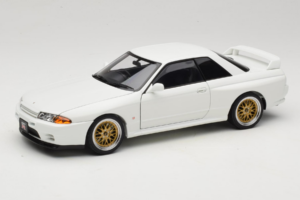Nissan Skyline GT-R R32 V-Spec II Tuned Crystal White AUTOart 1:18 77416 Kovina
