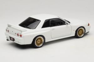 Nissan Skyline GT-R R32 V-Spec II Tuned Crystal White AUTOart 1:18 77416 Kovina – slika 3 od 8