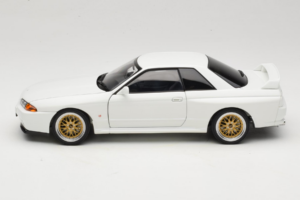 Nissan Skyline GT-R R32 V-Spec II Tuned Crystal White AUTOart 1:18 77416 Kovina – slika 4 od 8