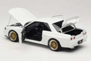 Nissan Skyline GT-R R32 V-Spec II Tuned Crystal White AUTOart 1:18 77416 Kovina – slika 5 od 8