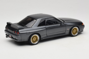 Nissan Skyline GT-R R32 V-Spec II Tuned Gun Grey Metallic AUTOart 1:18 77417 Kovina – slika 3 od 8
