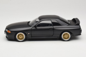 Nissan Skyline GT-R R32 V-Spec II Tuned Version Matt Black AUTOart 1:18 77418 Kovina – slika 4 od 8