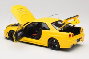 Nissan Skyline GT-R R34 Customized Version Rumena MotorHelix 1:18 M83412 Kovina – slika 5 od 8