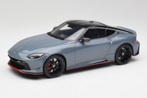Nissan Z RZ34 NISMO Stealth Siv GT Spirit 1:18 GT484 Smola