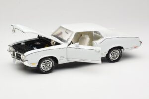 Oldsmobile Cutlass SX Bel ERTL 1:18 33775 Kovina – slika 2 od 8