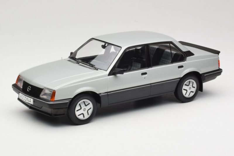 Opel Ascona C SR Srebrna MCG 1:18 MCG18460 Kovina