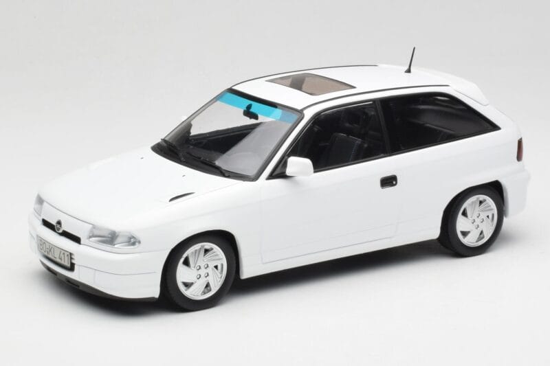 Opel Astra F GSi Blanc Casablanca Norev 1:18 183673 Kovina
